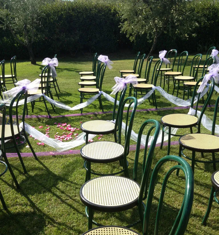 Esterno pronto per gli invitati alla cerimonia